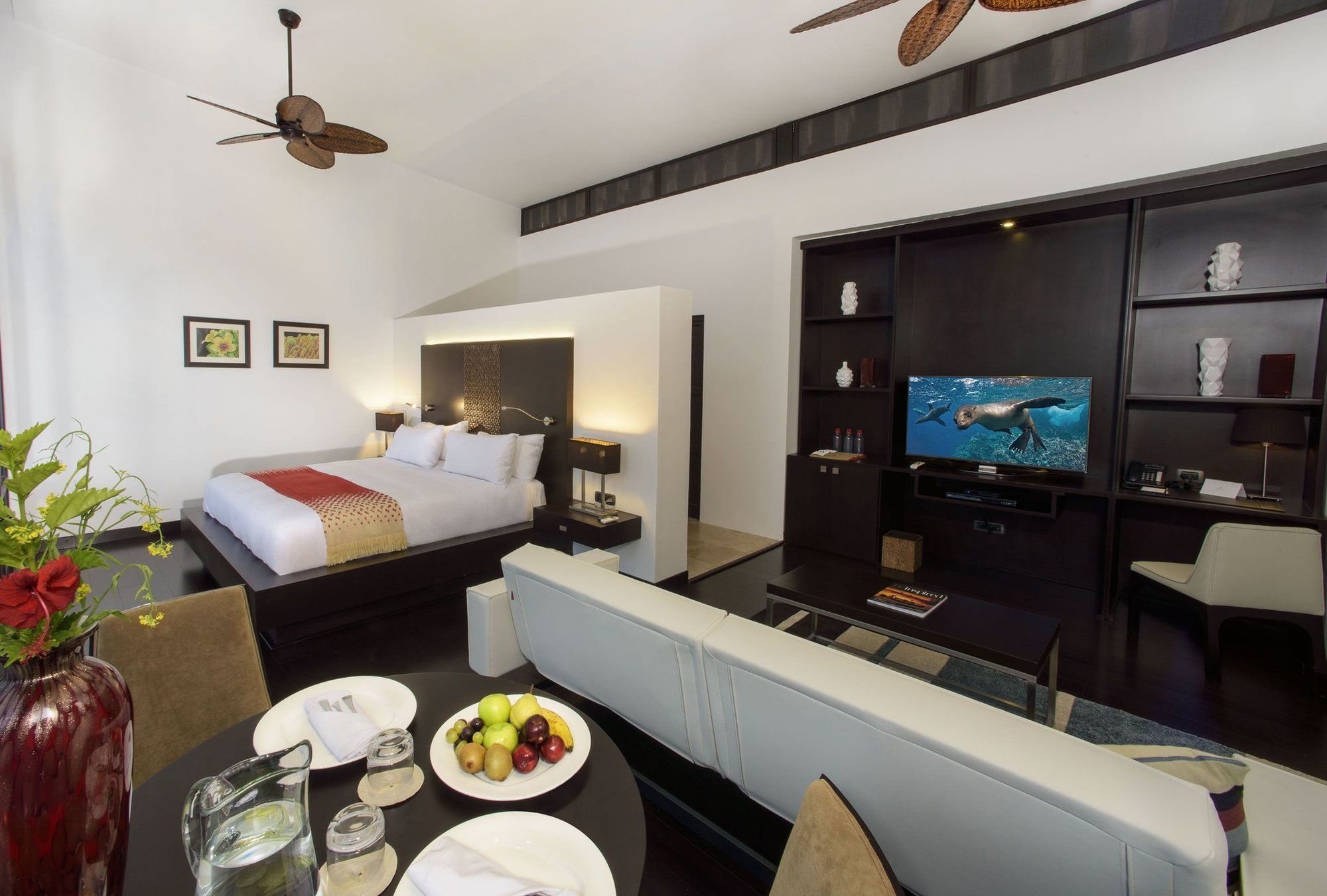 Pikaia Lodge Santa Cruz Island Εξωτερικό φωτογραφία