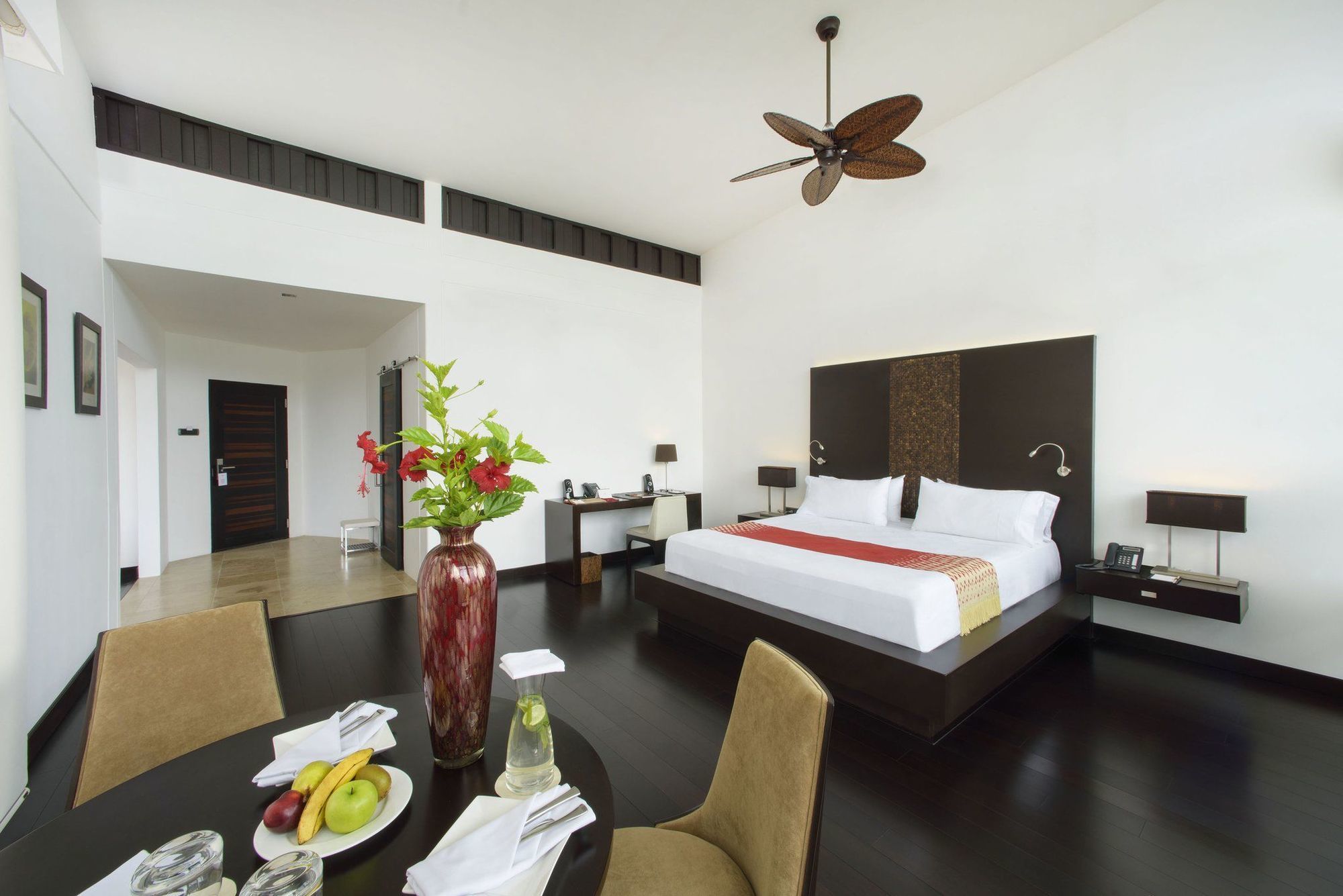 Pikaia Lodge Santa Cruz Island Εξωτερικό φωτογραφία
