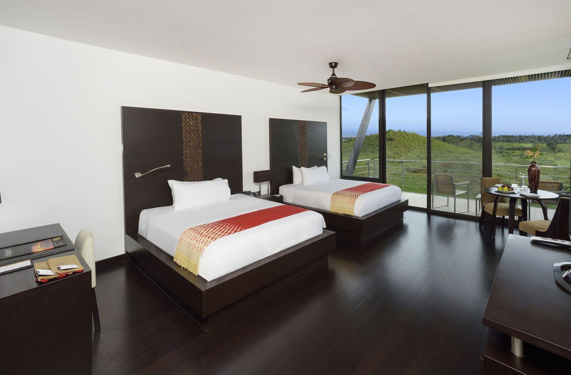 Pikaia Lodge Santa Cruz Island Εξωτερικό φωτογραφία