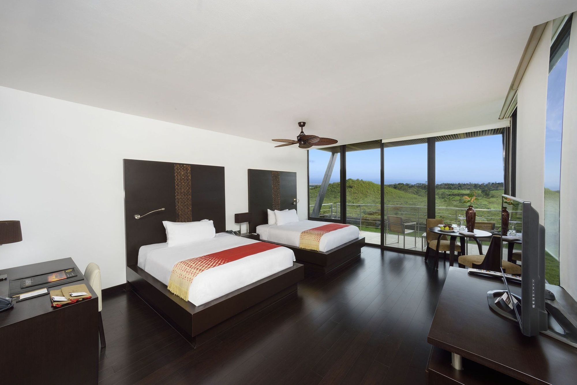 Pikaia Lodge Santa Cruz Island Εξωτερικό φωτογραφία