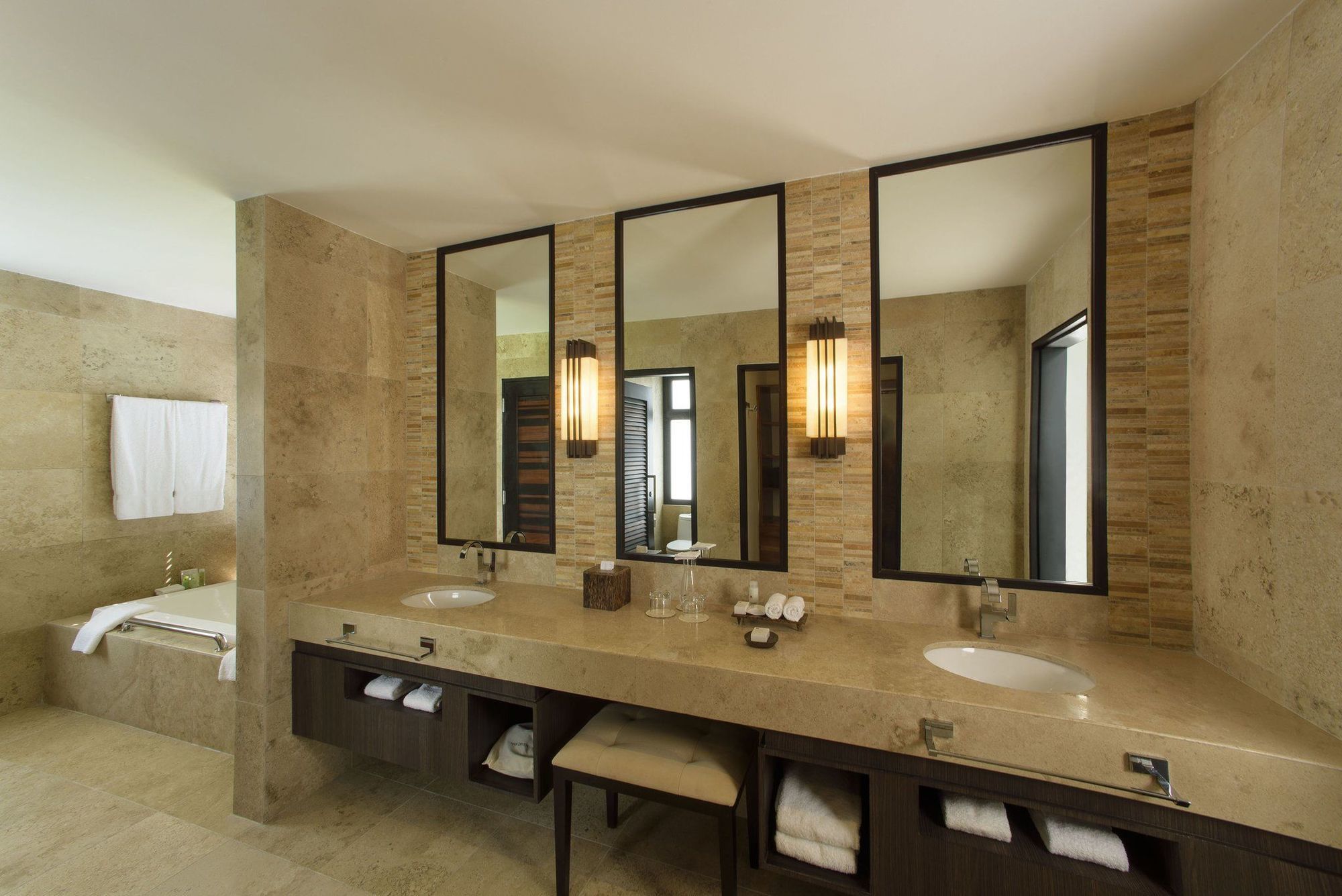 Pikaia Lodge Santa Cruz Island Εξωτερικό φωτογραφία